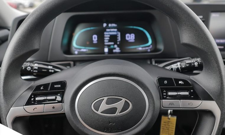 2025 HYUNDAI ELANTRA ESSENTIAL | ONE OWNER | LOCAL MB