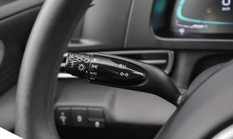 2025 HYUNDAI ELANTRA ESSENTIAL | ONE OWNER | LOCAL MB