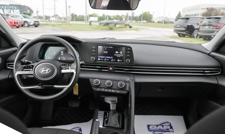 2025 HYUNDAI ELANTRA ESSENTIAL | ONE OWNER | LOCAL MB