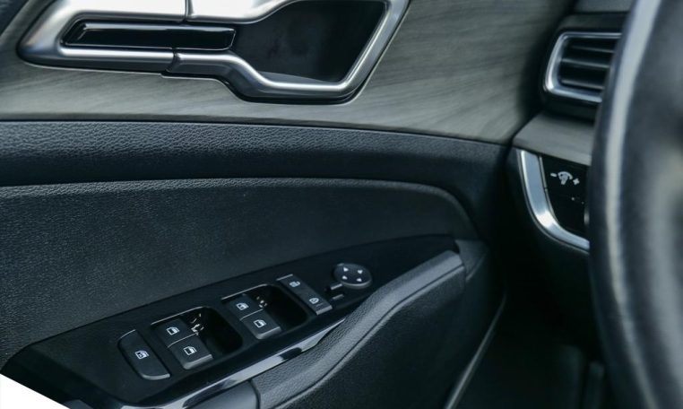 2023 KIA SPORTAGE X-LINE | ONE OWNER