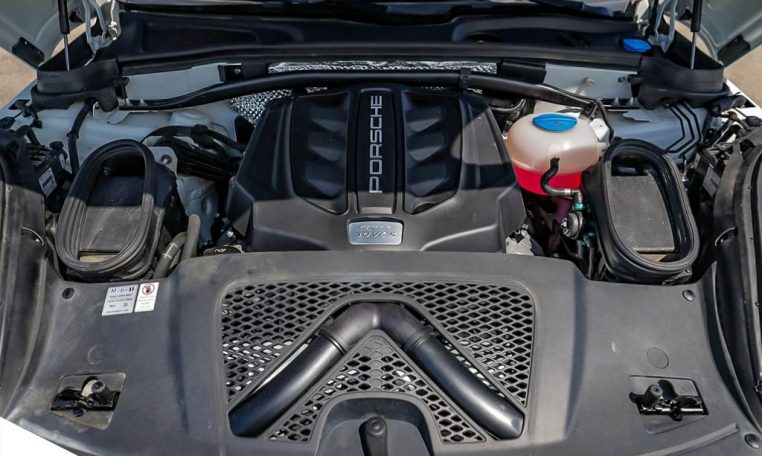 2018 PORSCHE Macan S