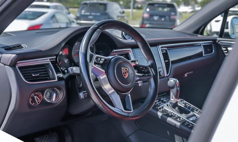 2018 PORSCHE Macan S