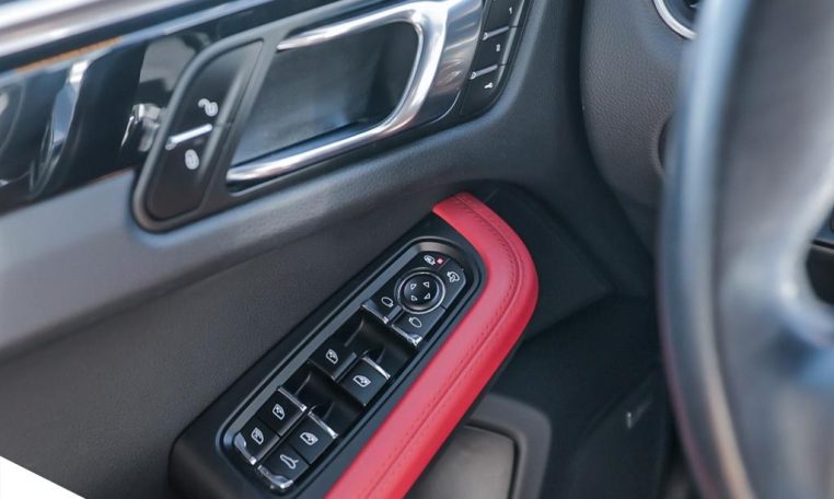 2018 PORSCHE Macan S