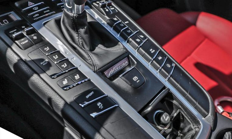 2018 PORSCHE Macan S