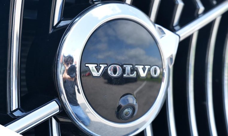 2020 VOLVO XC90 MOMENTUM