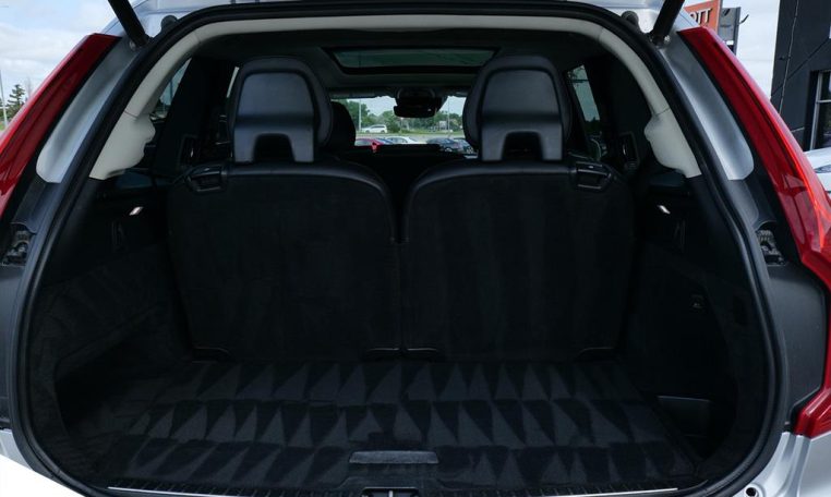 2020 VOLVO XC90 MOMENTUM