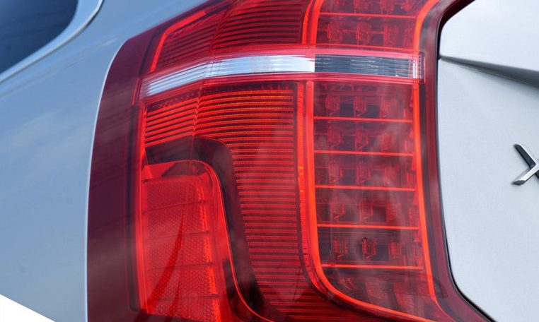 2020 VOLVO XC90 MOMENTUM