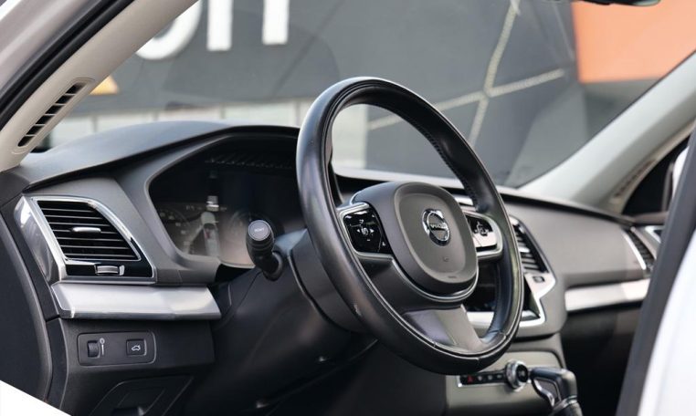2020 VOLVO XC90 MOMENTUM