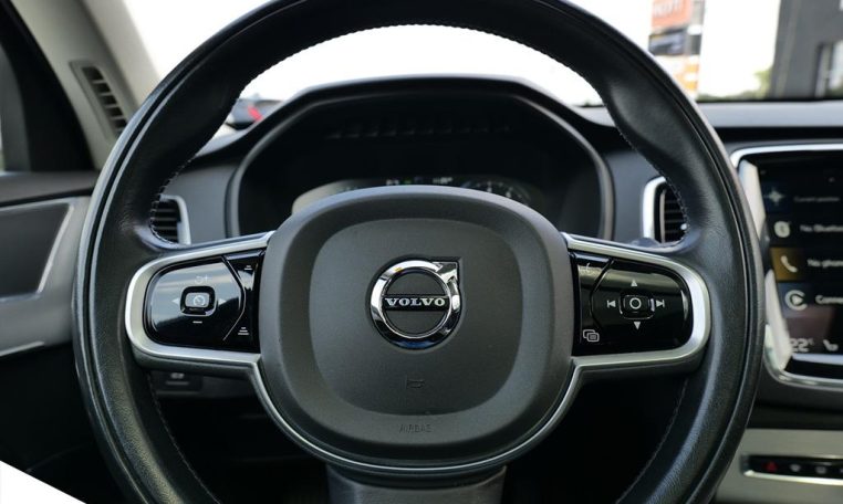 2020 VOLVO XC90 MOMENTUM