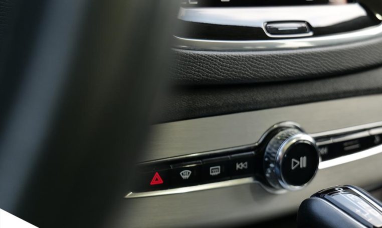 2020 VOLVO XC90 MOMENTUM