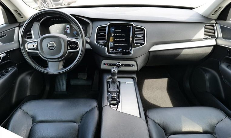 2020 VOLVO XC90 MOMENTUM