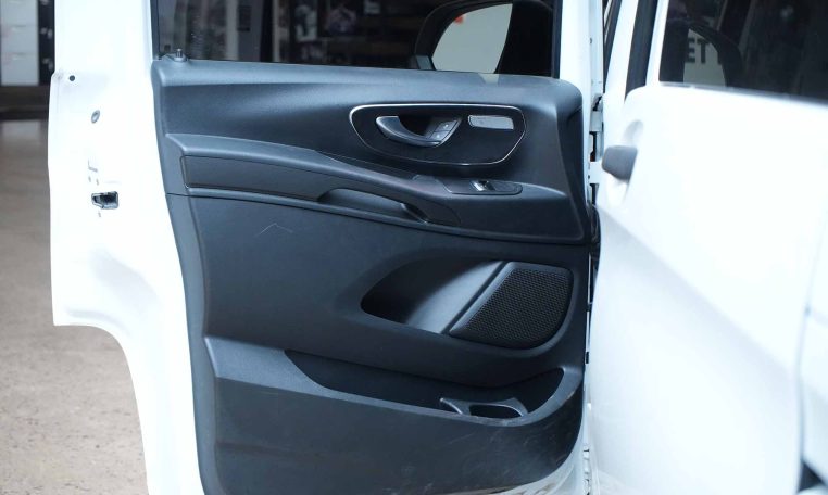 2016 MERCEDES-BENZ METRIS  WB 126 | Low KM's | 8 Passenger Seating